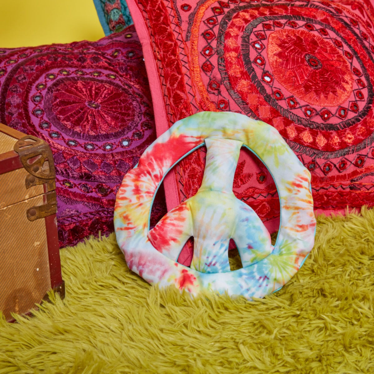Give Peace a Tug Plush Dog Toy